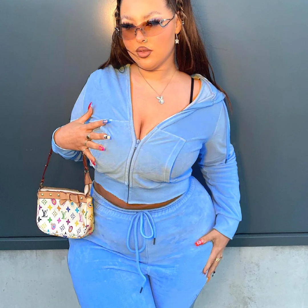 fall 2021 women clothes 2 piece Hooded tracksuits sportswear velour fitted sweatsuits velvet jogging suit for women
fall 2021 women clothes 2 piece Hooded tracksuits sportswear velour fitted sweatsuits velvet jogging suit for women
