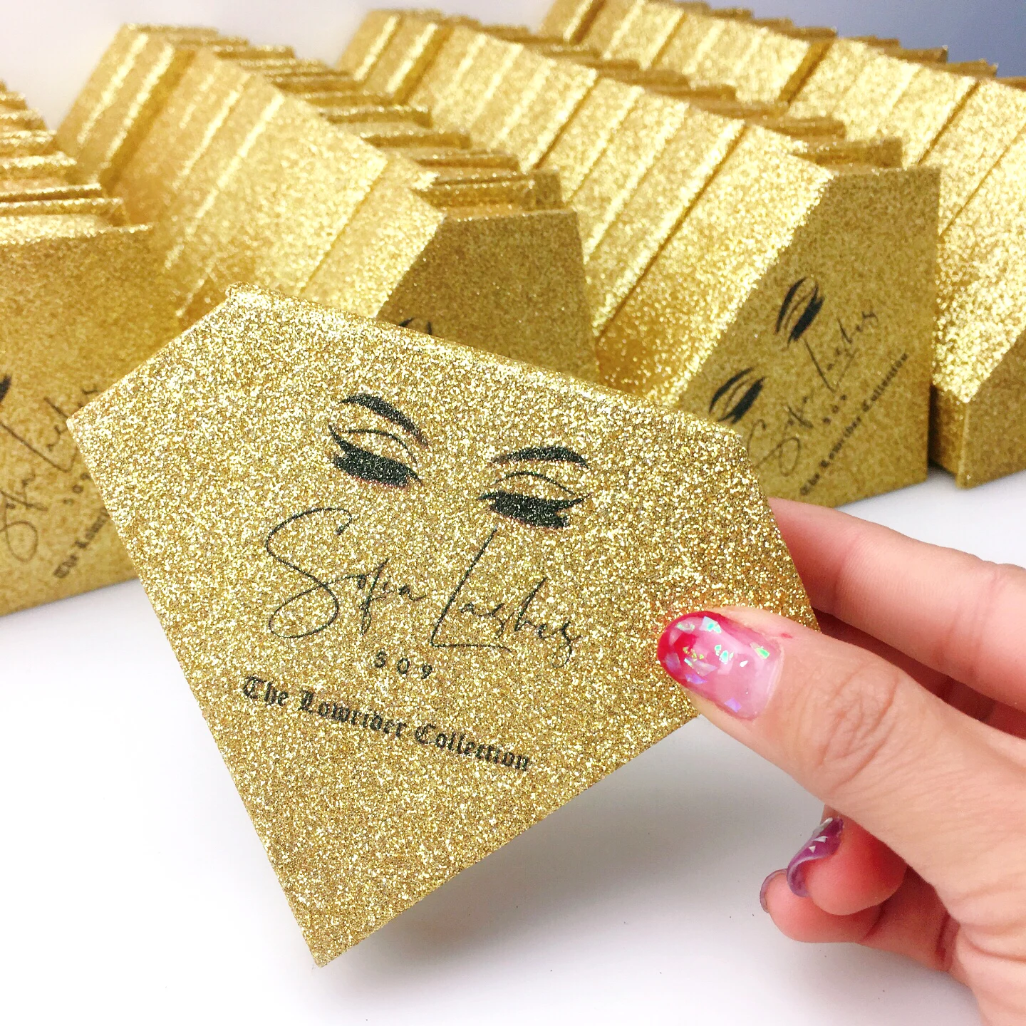 Custom brand logo Rose gold eyelash box magnetic eyelash case 3D mink lashes wholesale private label Eyelash Packaging Box, More than 25colors for choice
Custom brand logo Rose gold eyelash box magnetic eyelash case 3D mink lashes wholesale private label Eyelash Packaging Box, More than 25colors for choice