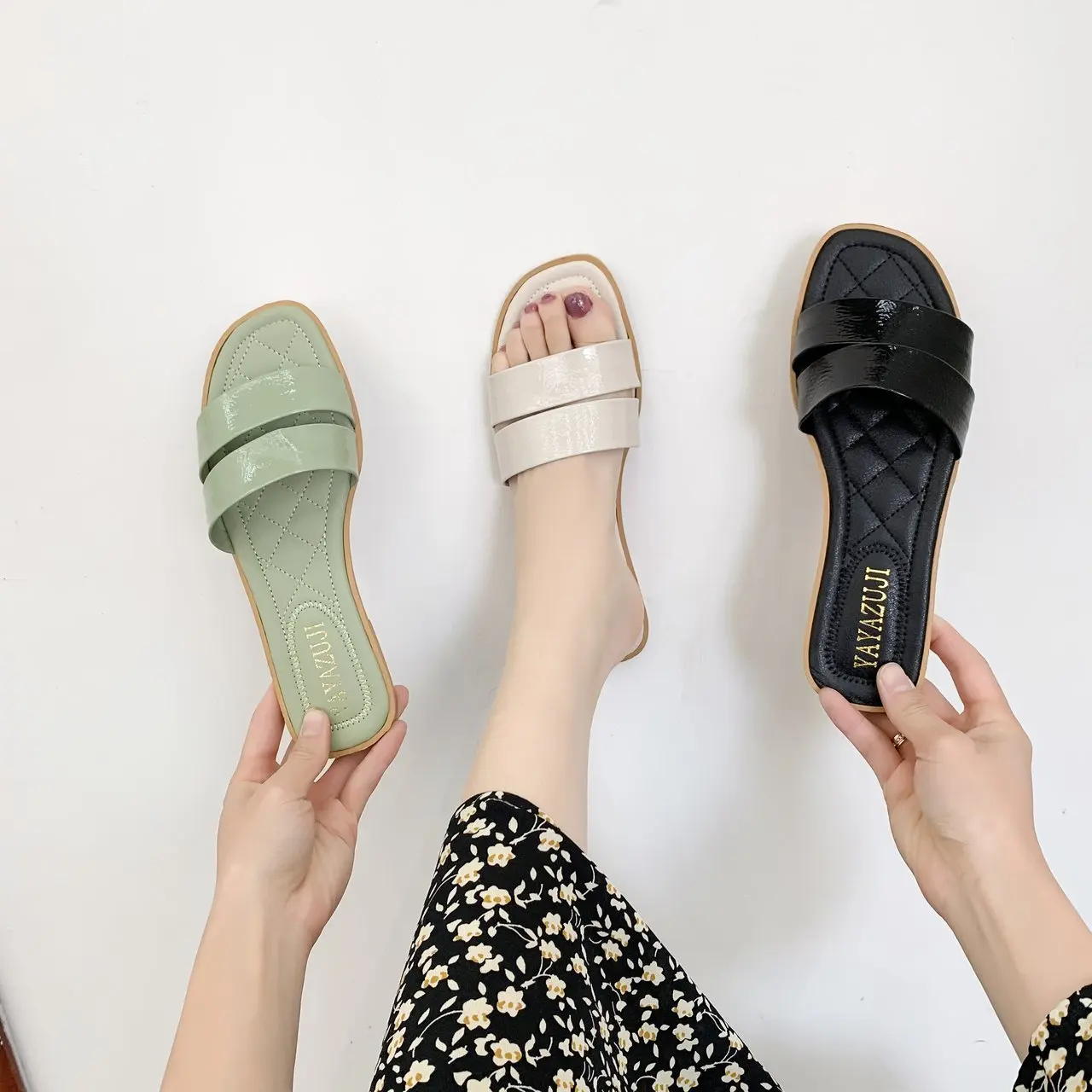 2021 New Women diamond-encrusted low-heel rhinestone fashion sandals for women and ladies
2021 New Women diamond-encrusted low-heel rhinestone fashion sandals for women and ladies