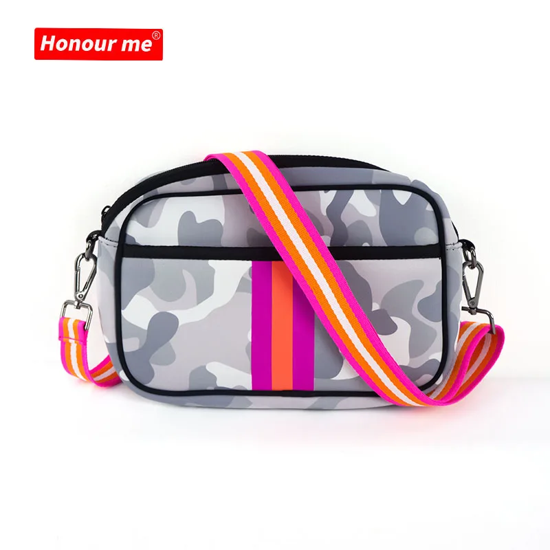 Wholesale Fashion Metallic Stripe Printing Cross body Cell Neoprene messenger bags, Many diffeernt colors
Wholesale Fashion Metallic Stripe Printing Cross body Cell Neoprene messenger bags, Many diffeernt colors