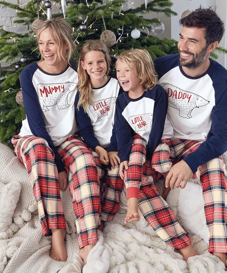 2019 Christmas Pajamas Bear Printed Two-Piece Set Family Suits Parent-Child Clothing Top and Pants
2019 Christmas Pajamas Bear Printed Two-Piece Set Family Suits Parent-Child Clothing Top and Pants