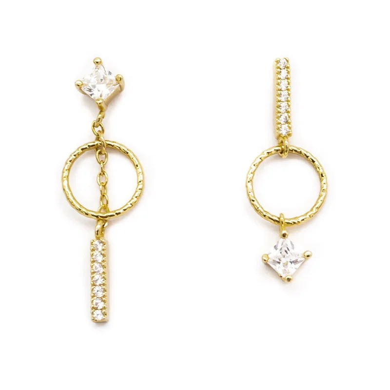 Female Asymmetric Wild Temperament Dangle Earrings Square Crystal Zircon Gold Long Drop Earrings for Women Chic Jewelry
Female Asymmetric Wild Temperament Dangle Earrings Square Crystal Zircon Gold Long Drop Earrings for Women Chic Jewelry