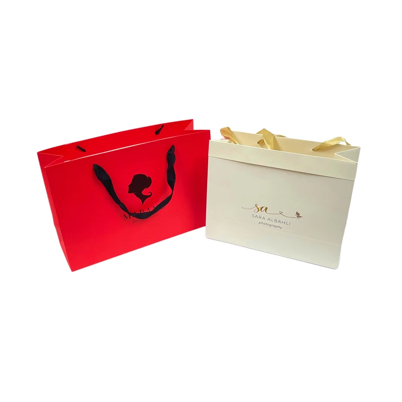 Youchuang handbag with custom logo paper bag clothing shopping bag custom gift packaging
Youchuang handbag with custom logo paper bag clothing shopping bag custom gift packaging