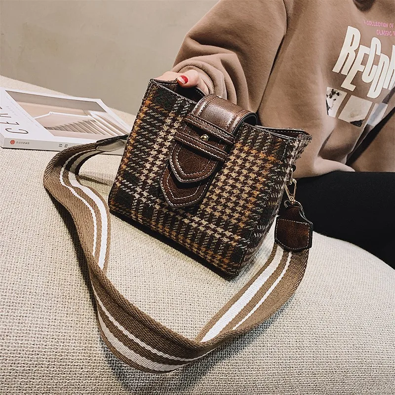 Mini woolen Ladies Cross Body strap shoulder messenger bags, Black,red,brown and customzied
Mini woolen Ladies Cross Body strap shoulder messenger bags, Black,red,brown and customzied