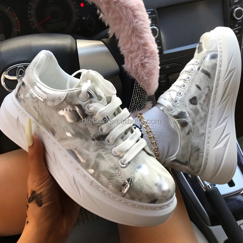 2022 New Sneakers Women Casual Shoes Women Tenis Feminino Breathable Ladies skateboard Shoes Woman Outdoor Walking Zapatos Mujer
2022 New Sneakers Women Casual Shoes Women Tenis Feminino Breathable Ladies skateboard Shoes Woman Outdoor Walking Zapatos Mujer