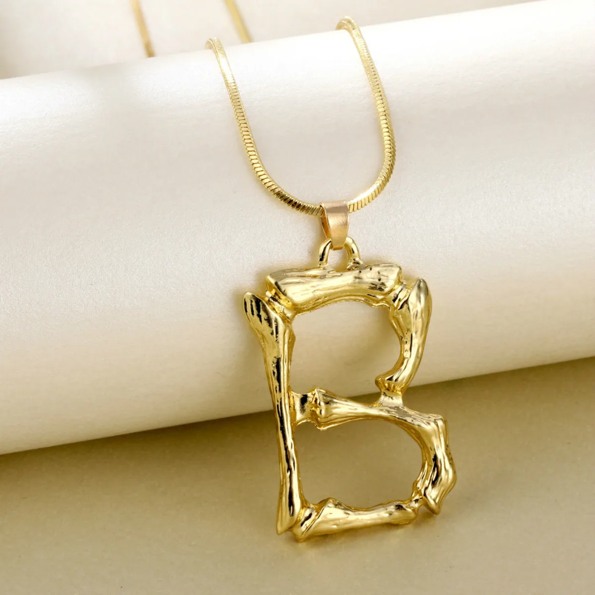 Fashion Metal Personality Initial Bamboo Knot Gold 26 letters Necklace Shape Charm Letter Pendant Women Choker Necklace Jewelry
Fashion Metal Personality Initial Bamboo Knot Gold 26 letters Necklace Shape Charm Letter Pendant Women Choker Necklace Jewelry