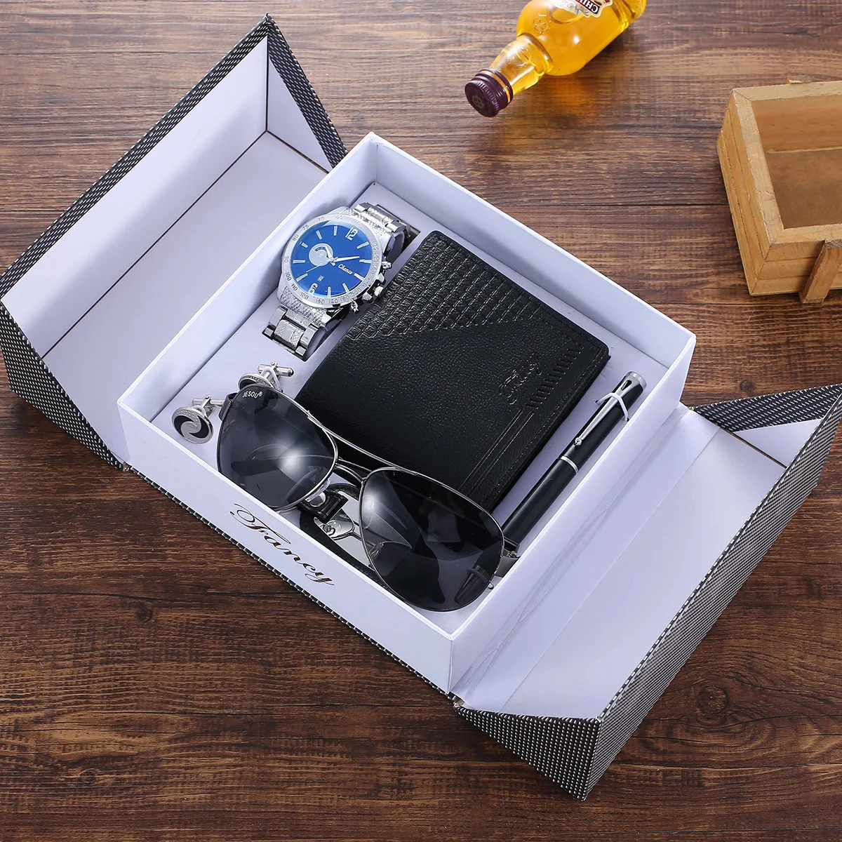 Factory Direct Sale Brand Men Watch Set 6pcs Luxury Leather Belt Sunglasses Jewelry Gift Set For Boyfriend Husband Dad Hot Sale
Factory Direct Sale Brand Men Watch Set 6pcs Luxury Leather Belt Sunglasses Jewelry Gift Set For Boyfriend Husband Dad Hot Sale