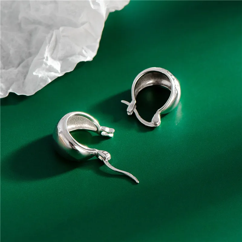 Chunky Small Semicircle S925 Silver Clip On Earring French Simple Sterling Silver Hoop Earring For Unisex 
Chunky Small Semicircle S925 Silver Clip On Earring French Simple Sterling Silver Hoop Earring For Unisex