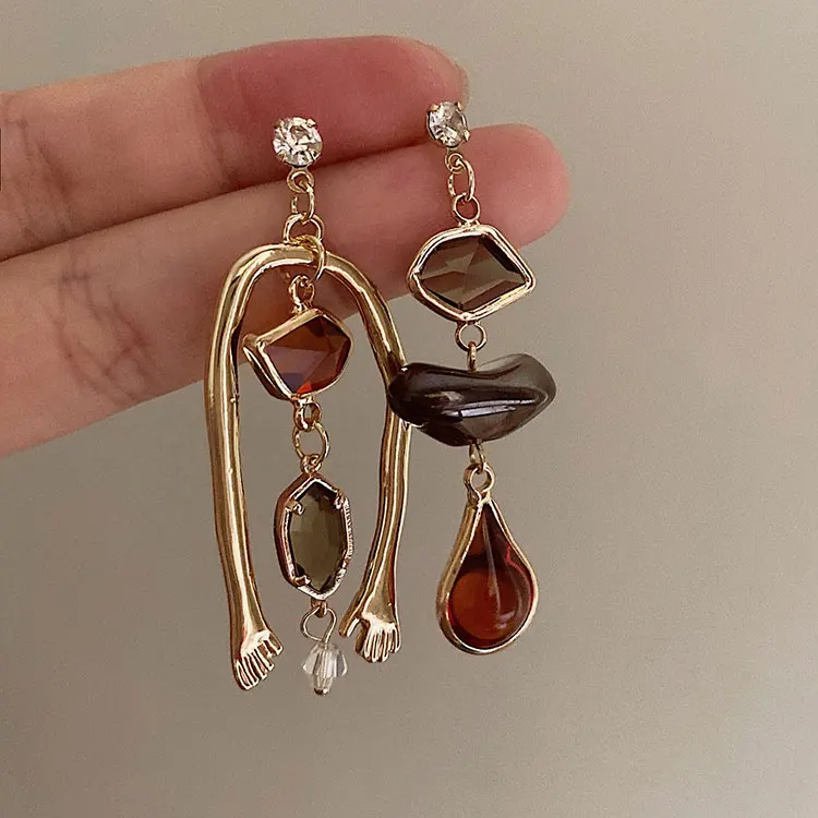 

Retro Aesthetic Abstract Oil Painting Statement Earrings High Grade Asymmetrical Amber Crystal Palm Dangle Earrings for Women