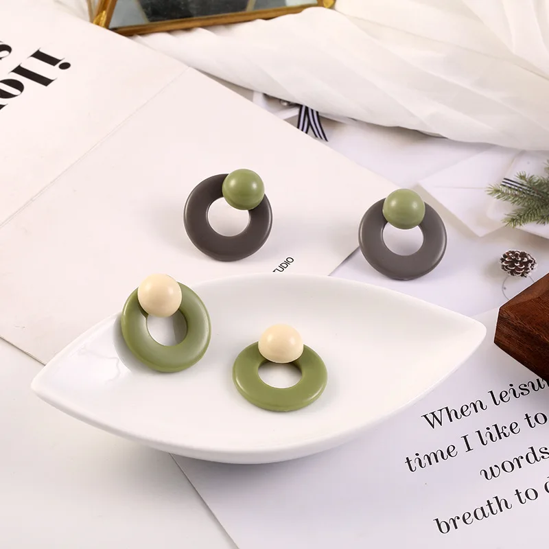 JUHU 2021 geometric personality artistic Avocado green acrylic drop earring 925 silver needle round resin stud earring for women, Gold
JUHU 2021 geometric personality artistic Avocado green acrylic drop earring 925 silver needle round resin stud earring for women, Gold