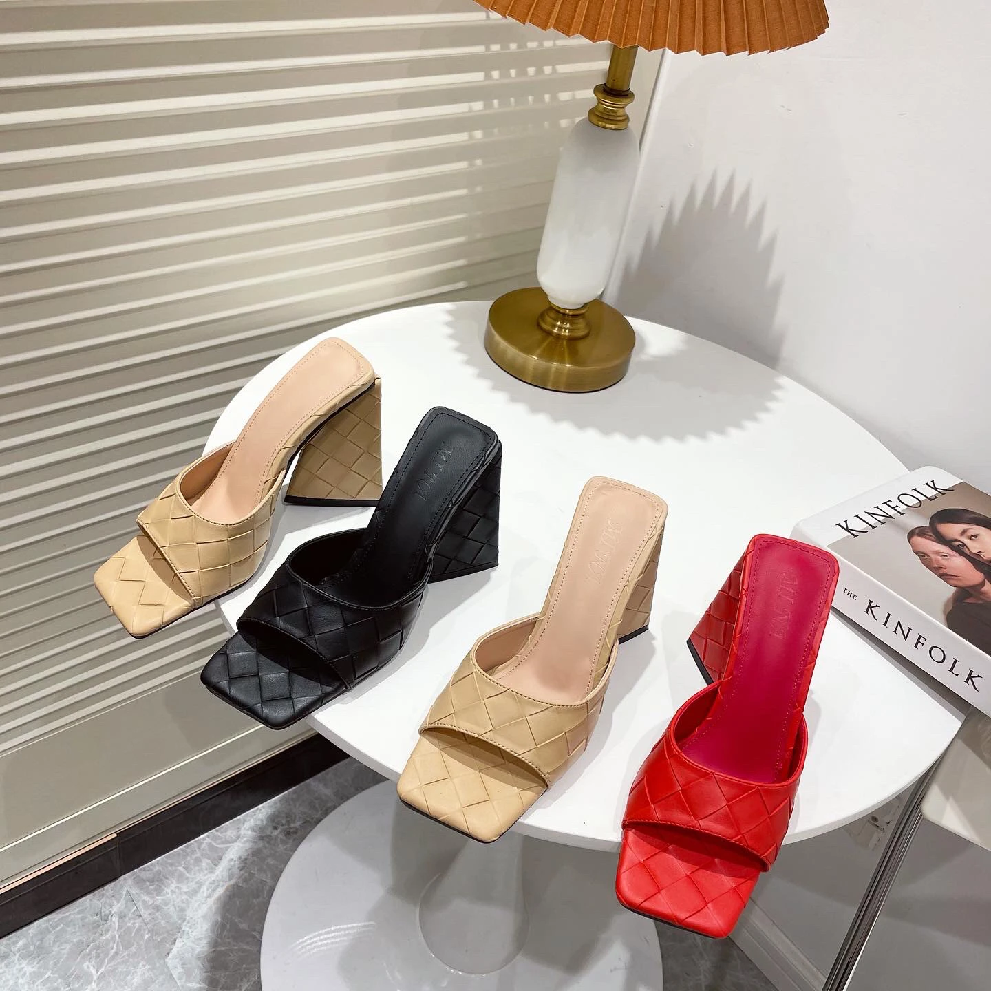 Woven women's slippers autumn one word square high heels open toe simple and generous square head thick heel cool slippers women
Woven women's slippers autumn one word square high heels open toe simple and generous square head thick heel cool slippers women