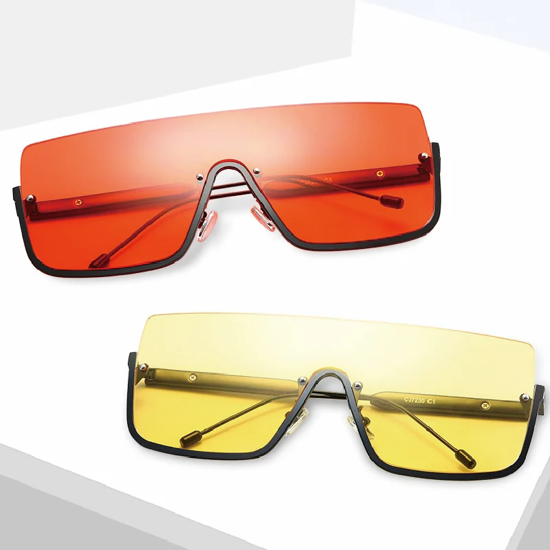 New Exaggerated big frame one piece of European and American fashion show sunglasses personality rivet fashion sunglasses
New Exaggerated big frame one piece of European and American fashion show sunglasses personality rivet fashion sunglasses