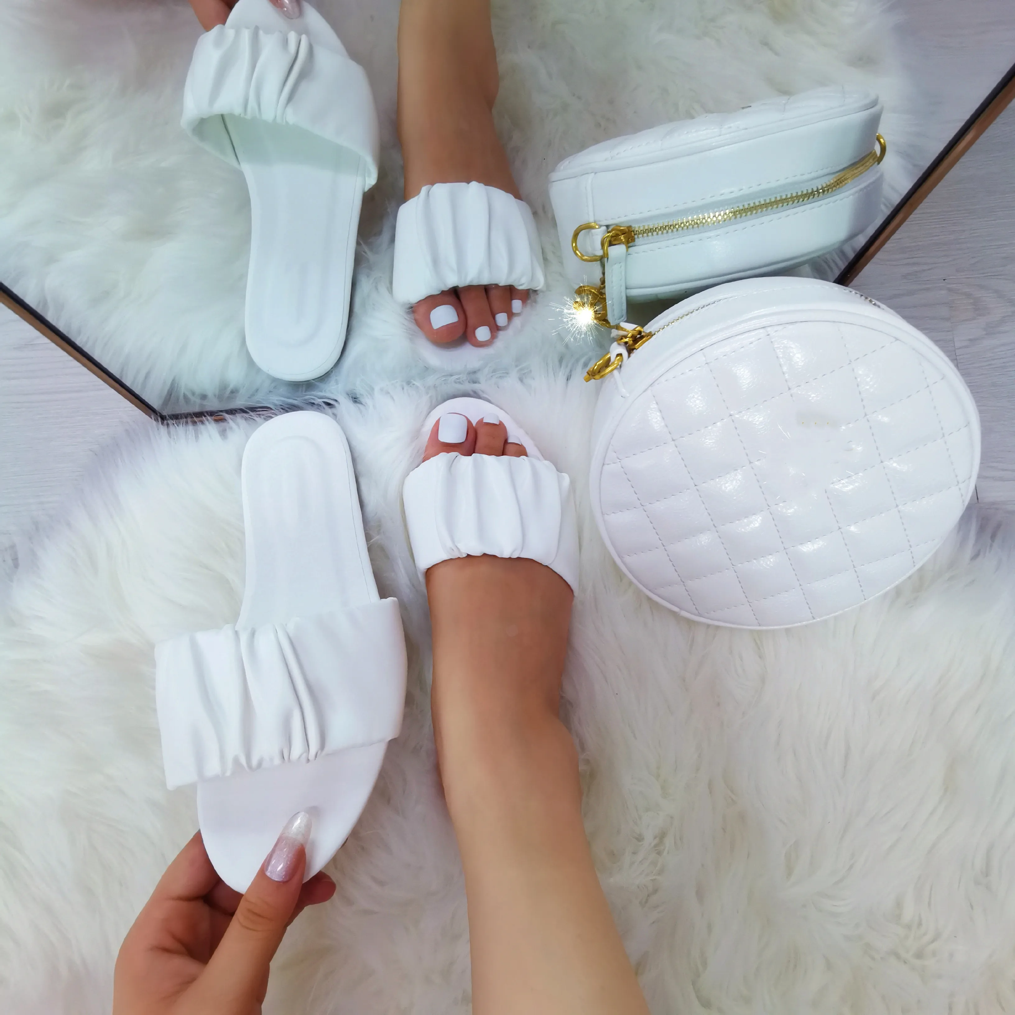 latest women purse and shoe sets female flat shoes Fashion Women Sandals Simple Style Ladies sandals
latest women purse and shoe sets female flat shoes Fashion Women Sandals Simple Style Ladies sandals