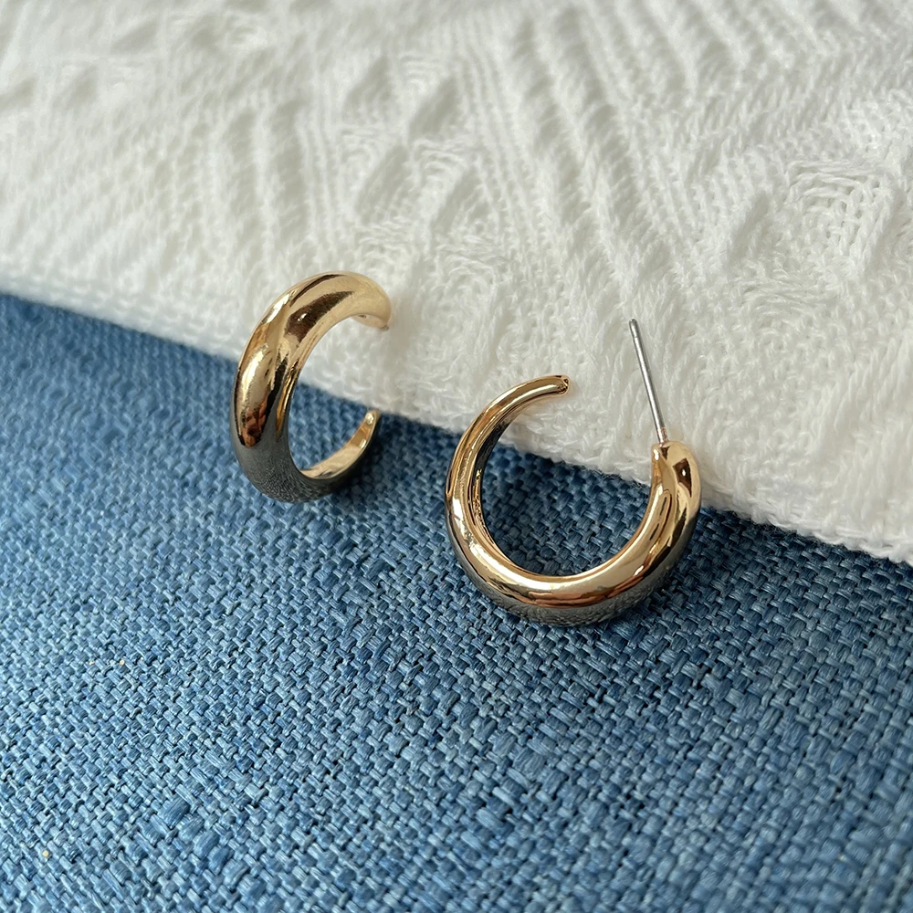 KITI Customized Design Fashion Accessories Gold Plated Elegant Glossy Women Gift Hoop Earrings
KITI Customized Design Fashion Accessories Gold Plated Elegant Glossy Women Gift Hoop Earrings