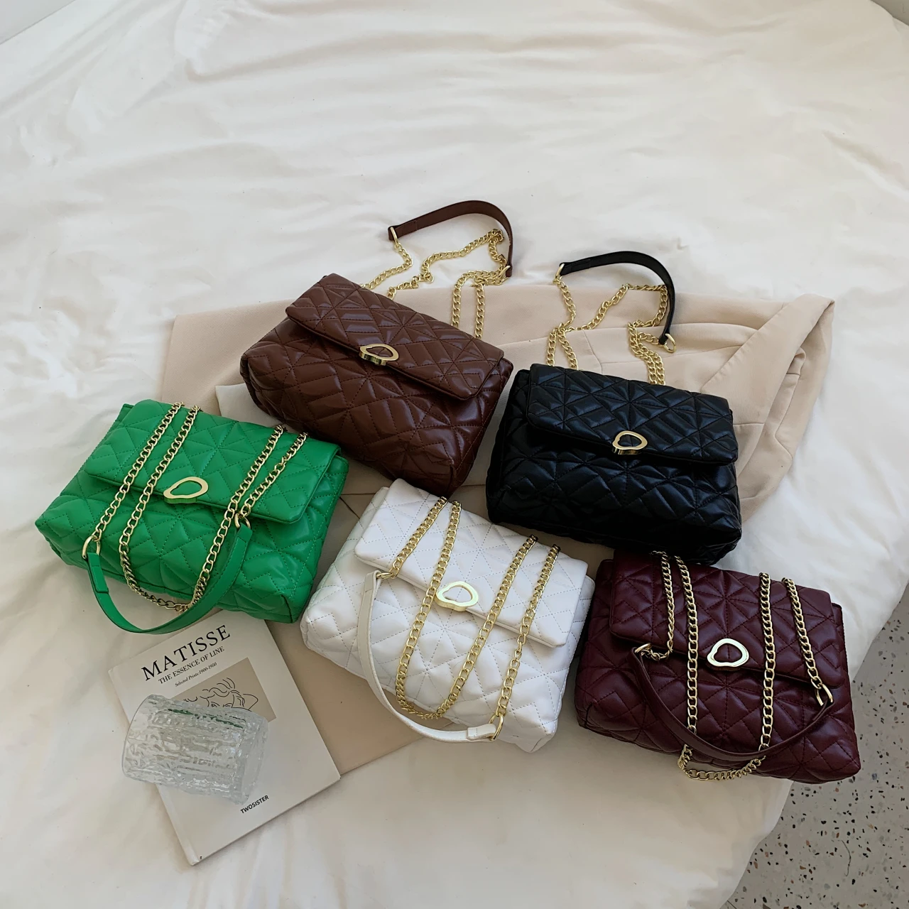 best selling products 2021 in usa amazon Europe chain new trendy shoulder hand bags lock messenger bags, 5 colors
best selling products 2021 in usa amazon Europe chain new trendy shoulder hand bags lock messenger bags, 5 colors