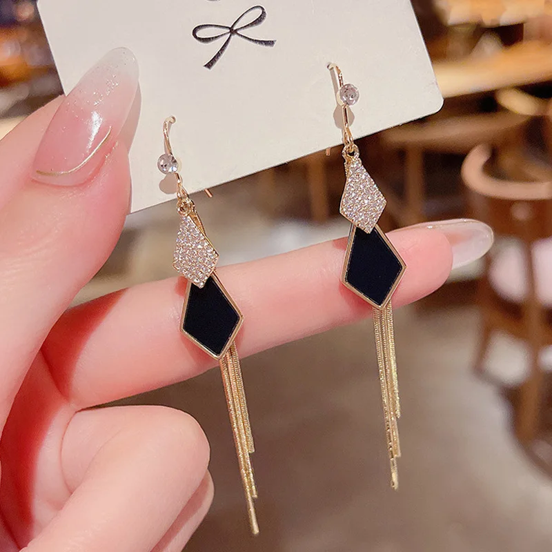 Korean Elegant Geometric Zirconia Dangle Earring Irregular Long Cz Zircon Tassel Earring For Women, As pictures
Korean Elegant Geometric Zirconia Dangle Earring Irregular Long Cz Zircon Tassel Earring For Women, As pictures
