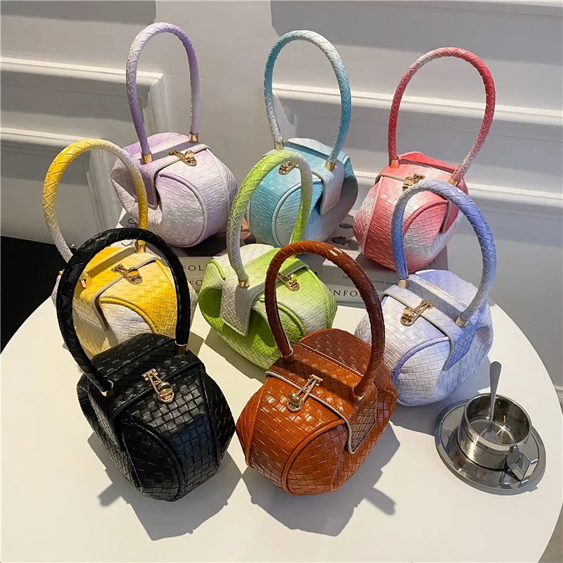 Fashion cute woven hand bags girls famous design handbags young woman luxury purses for females
Fashion cute woven hand bags girls famous design handbags young woman luxury purses for females