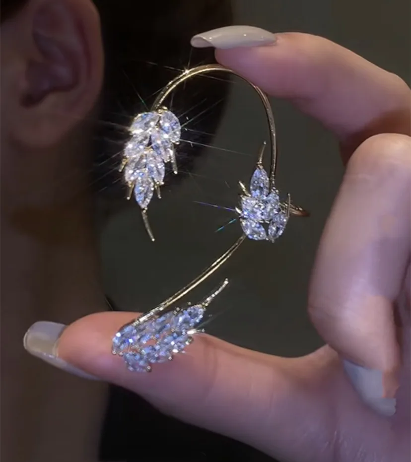 Fashion Exquisite Zircon Wheat Ear Hanger Light Luxury Gold Earrings Bridal For Women
Fashion Exquisite Zircon Wheat Ear Hanger Light Luxury Gold Earrings Bridal For Women