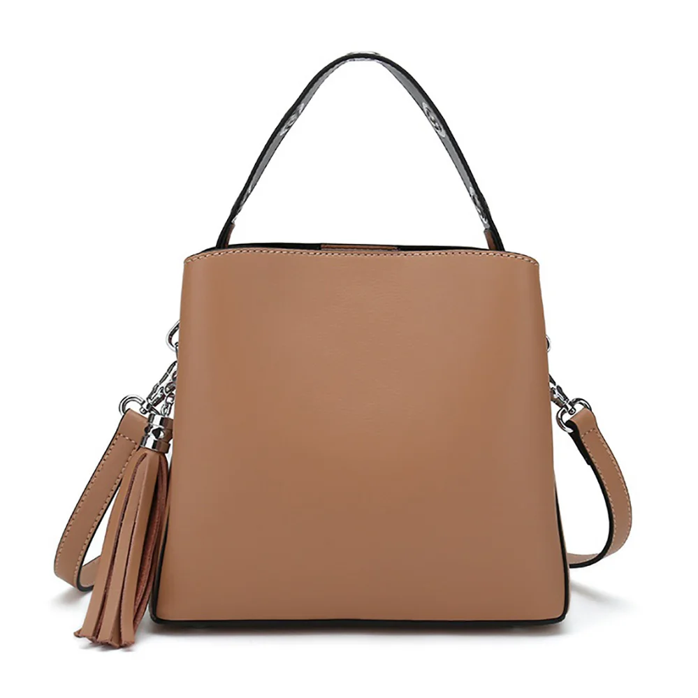 China supplier genuine leather handbag soft tassel casual crossbody lady bucket handbag wholesale
China supplier genuine leather handbag soft tassel casual crossbody lady bucket handbag wholesale