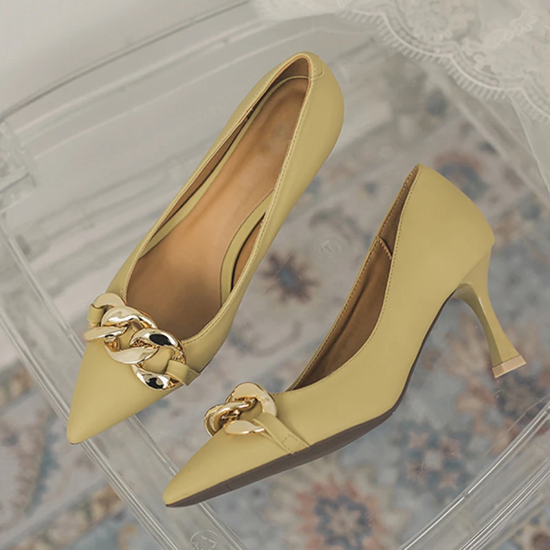 summer 2022 New Women Pumps Fashion Sexy Metal Chain Decoration PU Leather Pointed Toe Female Outdoor Dress Ladies Shoes
summer 2022 New Women Pumps Fashion Sexy Metal Chain Decoration PU Leather Pointed Toe Female Outdoor Dress Ladies Shoes