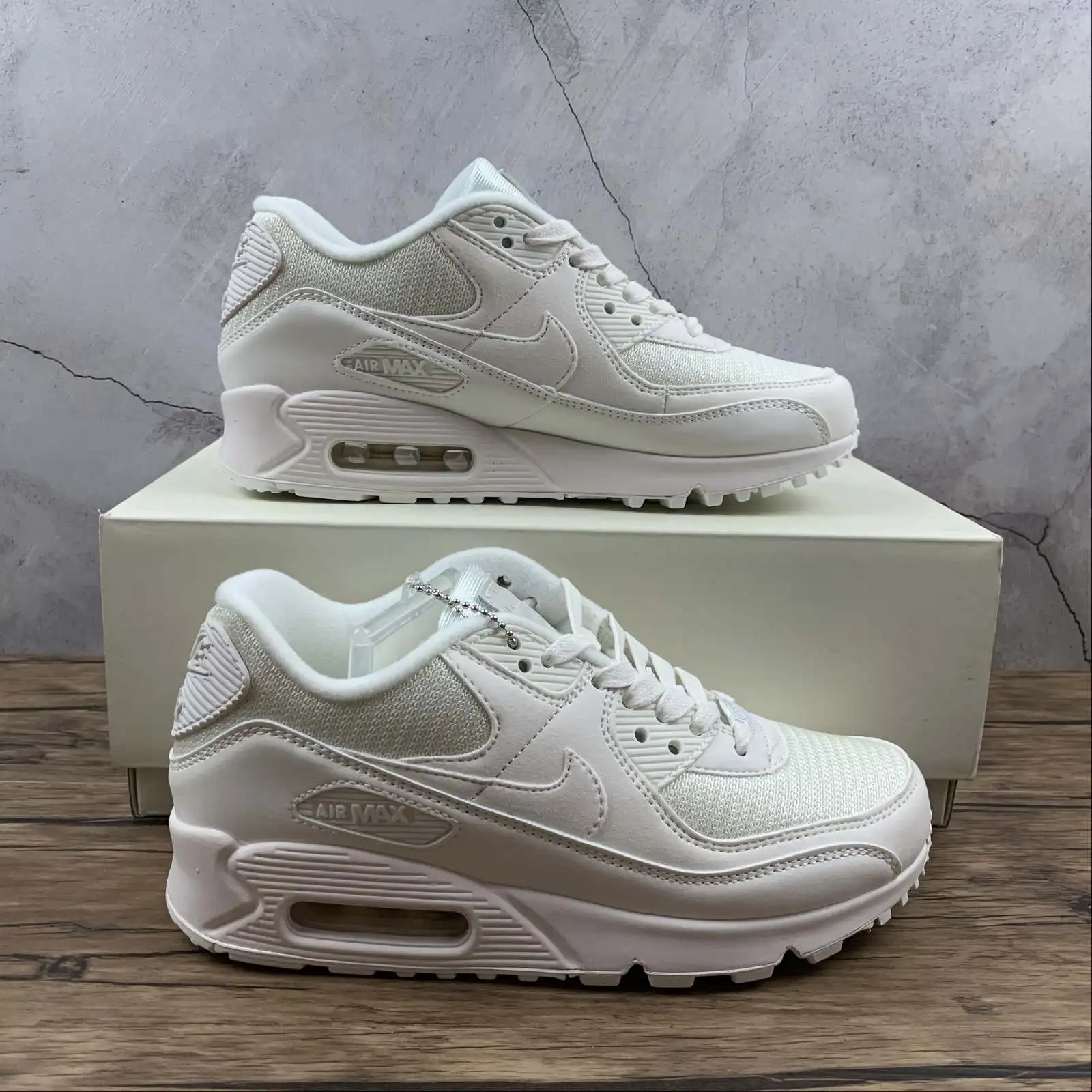Classic style Hot Sale High quality NIKE Air Max 90 Men's Women's Casual shoes Fashion Nike walking style Sneakers
Classic style Hot Sale High quality NIKE Air Max 90 Men's Women's Casual shoes Fashion Nike walking style Sneakers