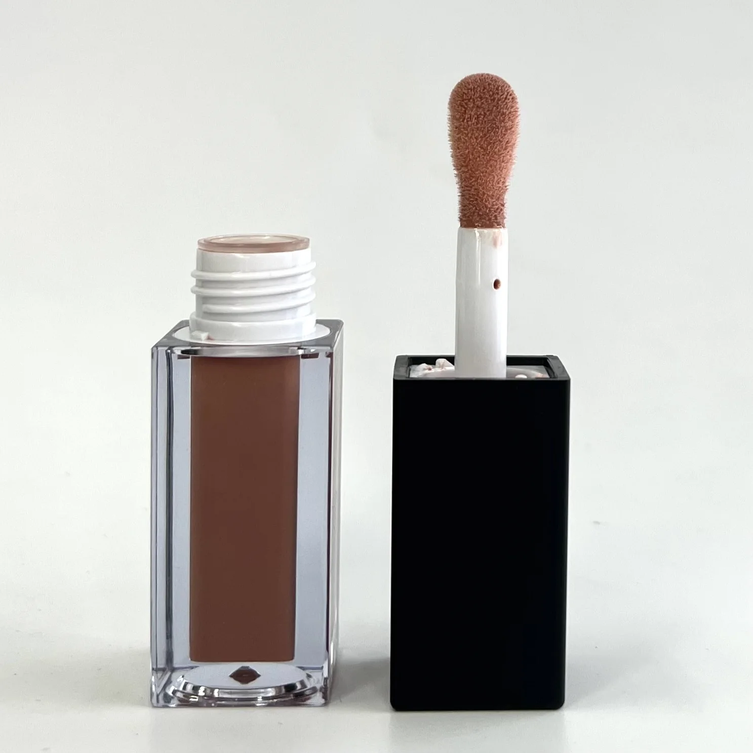 Best seller custom colorful all-day wear clear tube black lid lip gloss with private label
Best seller custom colorful all-day wear clear tube black lid lip gloss with private label