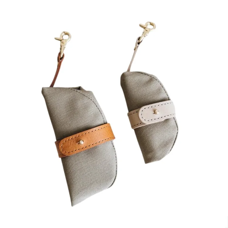 Foldable Dog Food Bowl Waxed Canvas Dog Water Bowl With Leather Applications Portable Travel Dog Food Container
Foldable Dog Food Bowl Waxed Canvas Dog Water Bowl With Leather Applications Portable Travel Dog Food Container