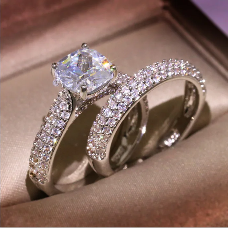 HOVANCI 2Pcs Set Shiny 5 Micro Pave Rhinestone Crystal Engagement Rings Double Zircon CZ Wedding Rings For Couple Women Men
HOVANCI 2Pcs Set Shiny 5 Micro Pave Rhinestone Crystal Engagement Rings Double Zircon CZ Wedding Rings For Couple Women Men