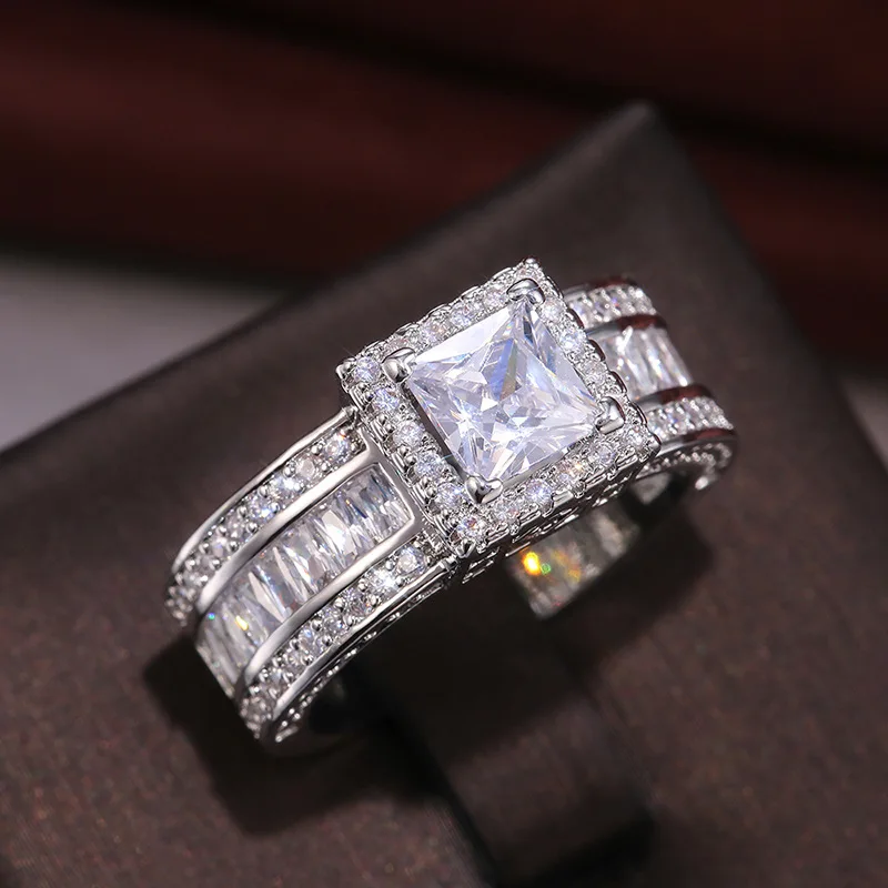 Fashion Jewelry Round shape Rings for Women Men luxury silver ring big shining zircon rings 6G valentines day gift
Fashion Jewelry Round shape Rings for Women Men luxury silver ring big shining zircon rings 6G valentines day gift