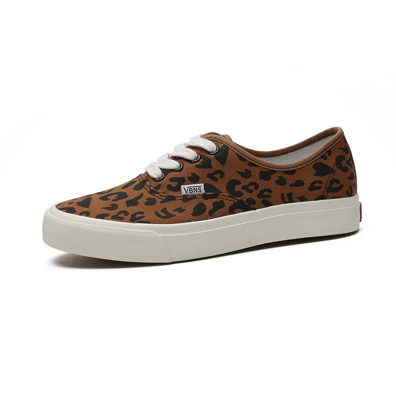 Leopard pattern lovers canvas shoes men and women low help Korean edition trend board shoes casual students, 2 color
Leopard pattern lovers canvas shoes men and women low help Korean edition trend board shoes casual students, 2 color