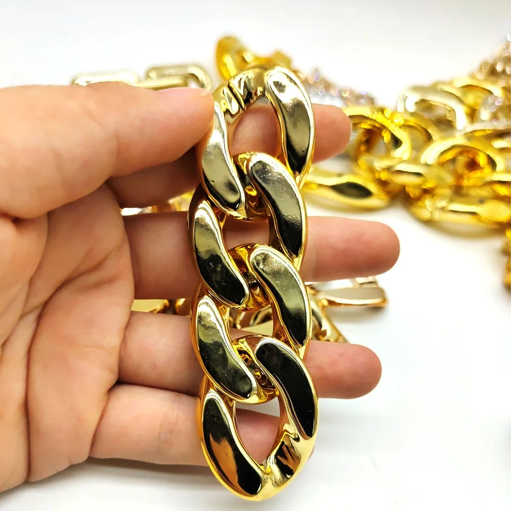 Portable chain Sparkling UV electroplating chain large size 30*40mm acrylic chain plastic buckle bag Clothes hats accessories
Portable chain Sparkling UV electroplating chain large size 30*40mm acrylic chain plastic buckle bag Clothes hats accessories