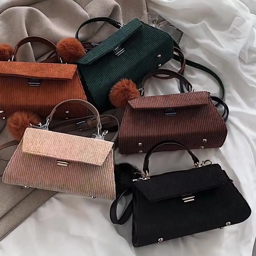 2021 Winter Striped Flannel Handbags for Women Faux Fur Ball Clutch Purse Solid Color Sling Cross Body Shoulder Bag
2021 Winter Striped Flannel Handbags for Women Faux Fur Ball Clutch Purse Solid Color Sling Cross Body Shoulder Bag