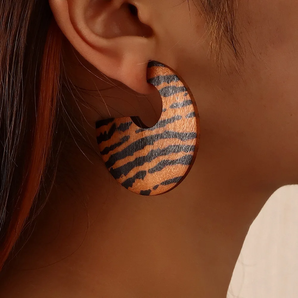 Autumn Winter Fashion Geometric Stripe Wooden Earrings Irregular Round Wood Stud Earrings
Autumn Winter Fashion Geometric Stripe Wooden Earrings Irregular Round Wood Stud Earrings