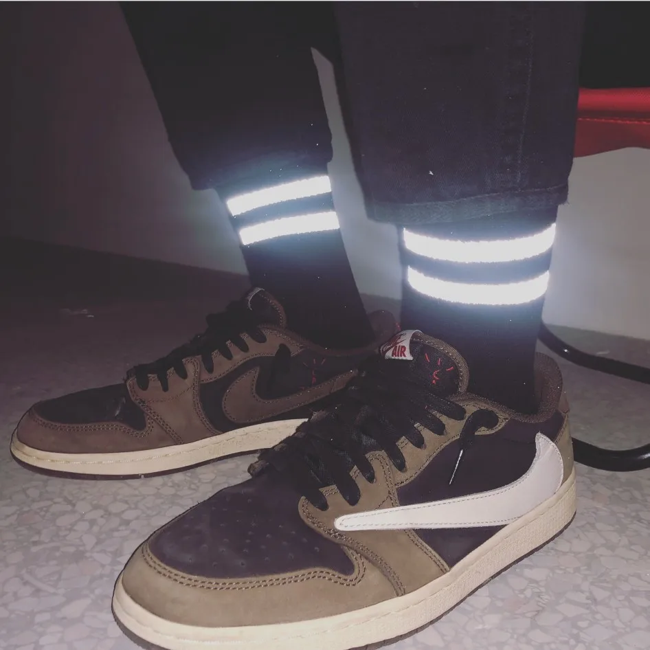 Wholesale oem custom logo design Striped long leg socks for women and men Ins fashion reflective stockings socks, Custom color
Wholesale oem custom logo design Striped long leg socks for women and men Ins fashion reflective stockings socks, Custom color
