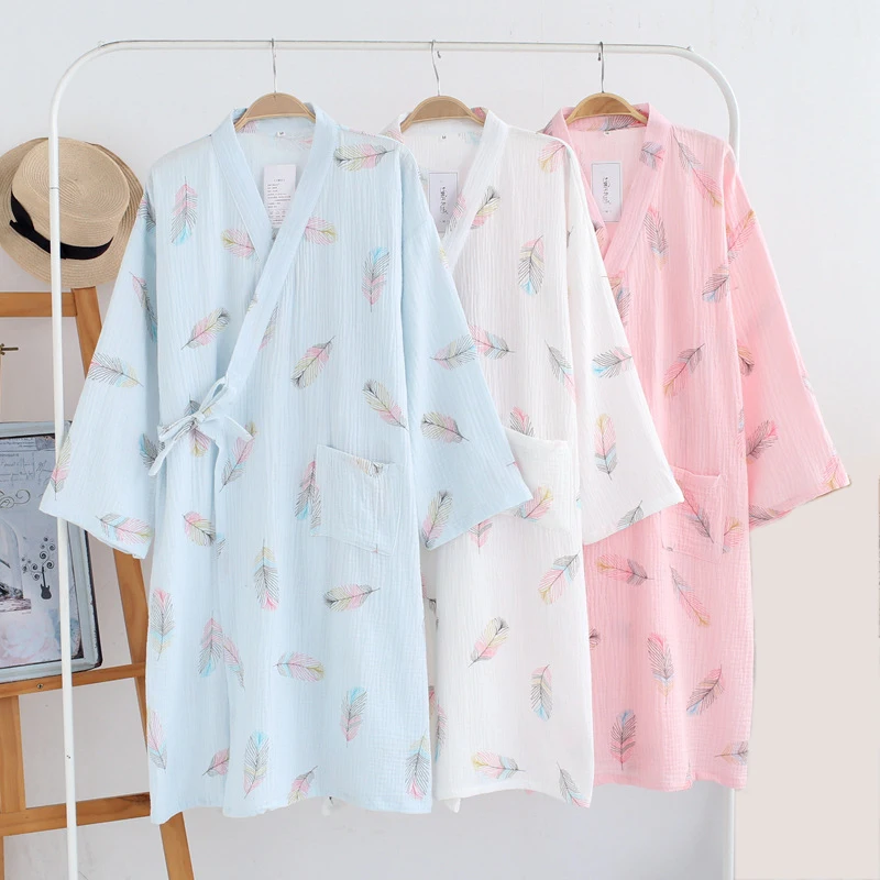 Women's Kimono Sleepwear Women 2021 New Feather Pattern Cotton Pajamas Lady Elegant V Neck Bathrobe Clothing Wholesale
Women's Kimono Sleepwear Women 2021 New Feather Pattern Cotton Pajamas Lady Elegant V Neck Bathrobe Clothing Wholesale
