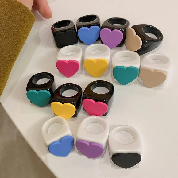 Retro geometric love Acrylic ring candy color love ring Black and white heart ring For women girl
Retro geometric love Acrylic ring candy color love ring Black and white heart ring For women girl