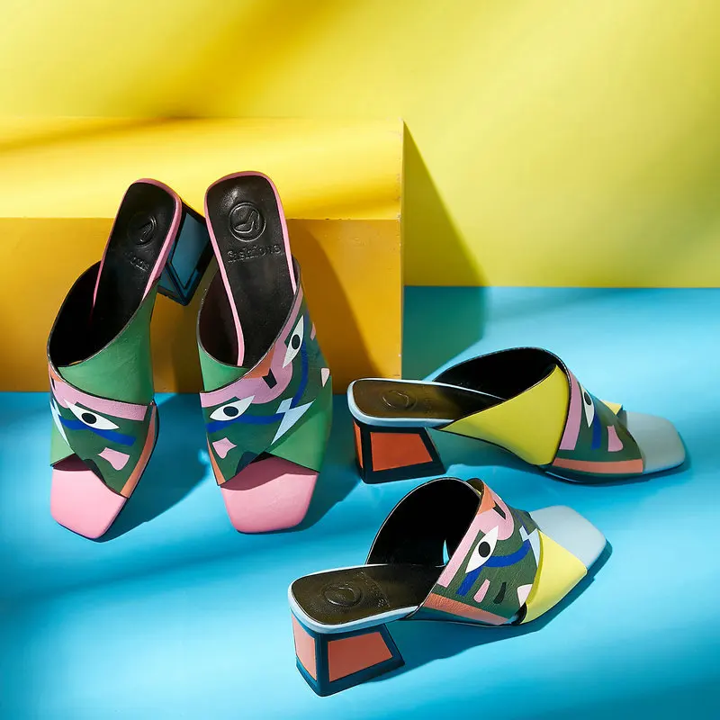 Wholesale Fashion Slippers Flip Flops Sandals Chunky Heels Contrast Color Outdoor Genuine Leather Sandals for Women
Wholesale Fashion Slippers Flip Flops Sandals Chunky Heels Contrast Color Outdoor Genuine Leather Sandals for Women