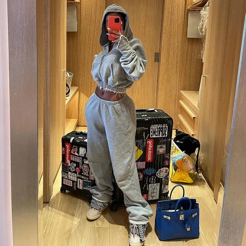 Dropshipping winter clothing solid color 2 piece crop pocket hoodies sweat pants tracksuits jogging set for women, As picture 
Dropshipping winter clothing solid color 2 piece crop pocket hoodies sweat pants tracksuits jogging set for women, As picture