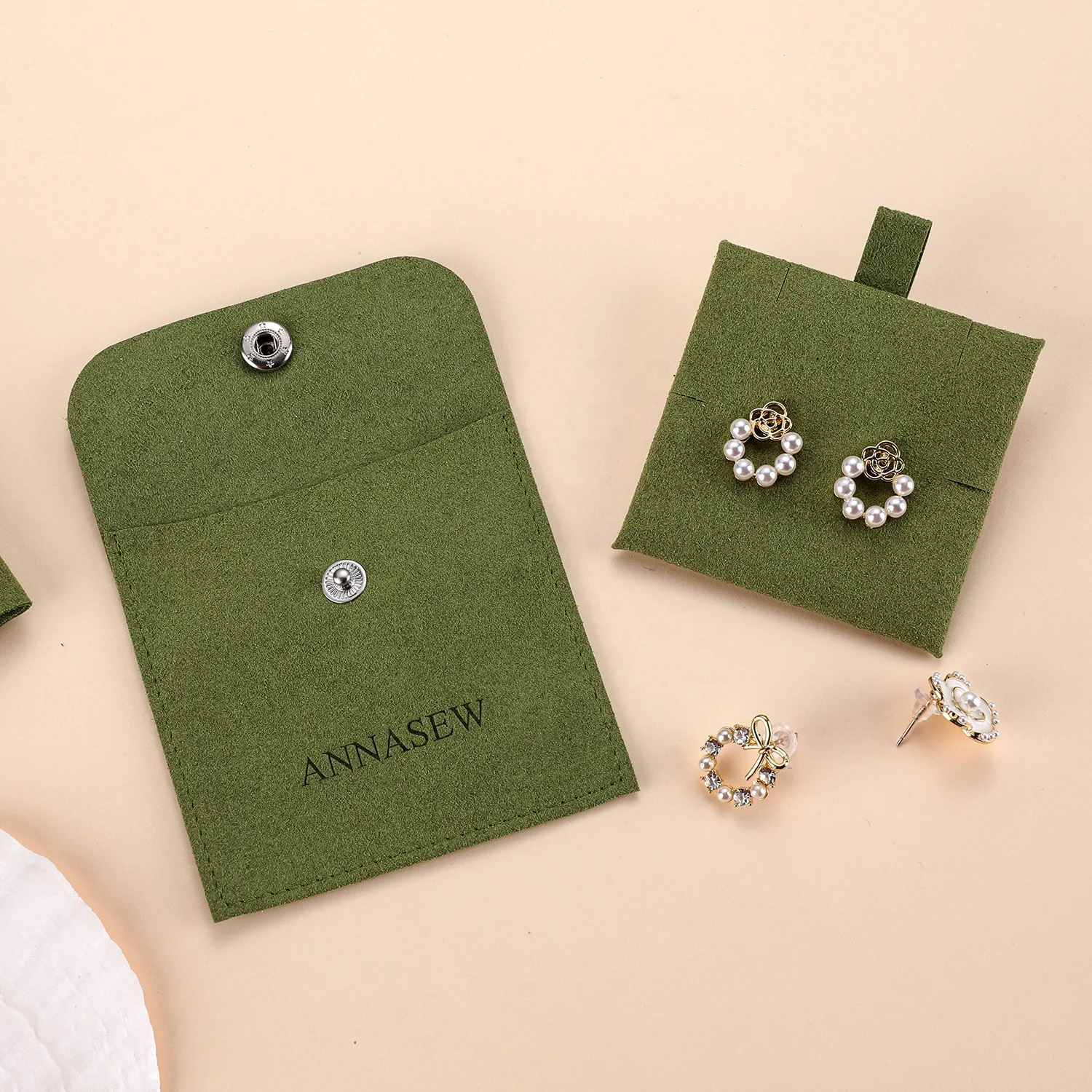 8x8cm Luxury Microfiber Jewelry Pouch for Fashion Earrings Necklaces Packaging Custom Logo, Customized color
8x8cm Luxury Microfiber Jewelry Pouch for Fashion Earrings Necklaces Packaging Custom Logo, Customized color