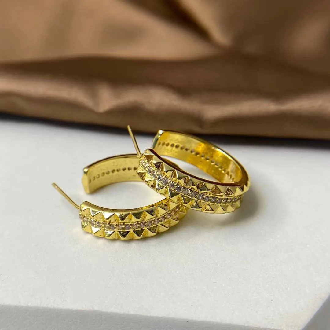 Hot Popular Personalized Micro Pave CZ Zirconia Hoop Earrings Geometric Gold Plated Crystal Stud Earrings For Women
Hot Popular Personalized Micro Pave CZ Zirconia Hoop Earrings Geometric Gold Plated Crystal Stud Earrings For Women