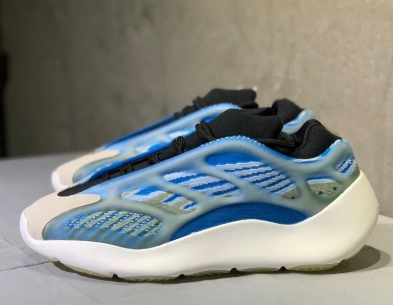 2021 Yeezy Running Shoes 700 V2 Casual Sport Shoes Sneakers Running Putian Shoes Logo Boxes
2021 Yeezy Running Shoes 700 V2 Casual Sport Shoes Sneakers Running Putian Shoes Logo Boxes