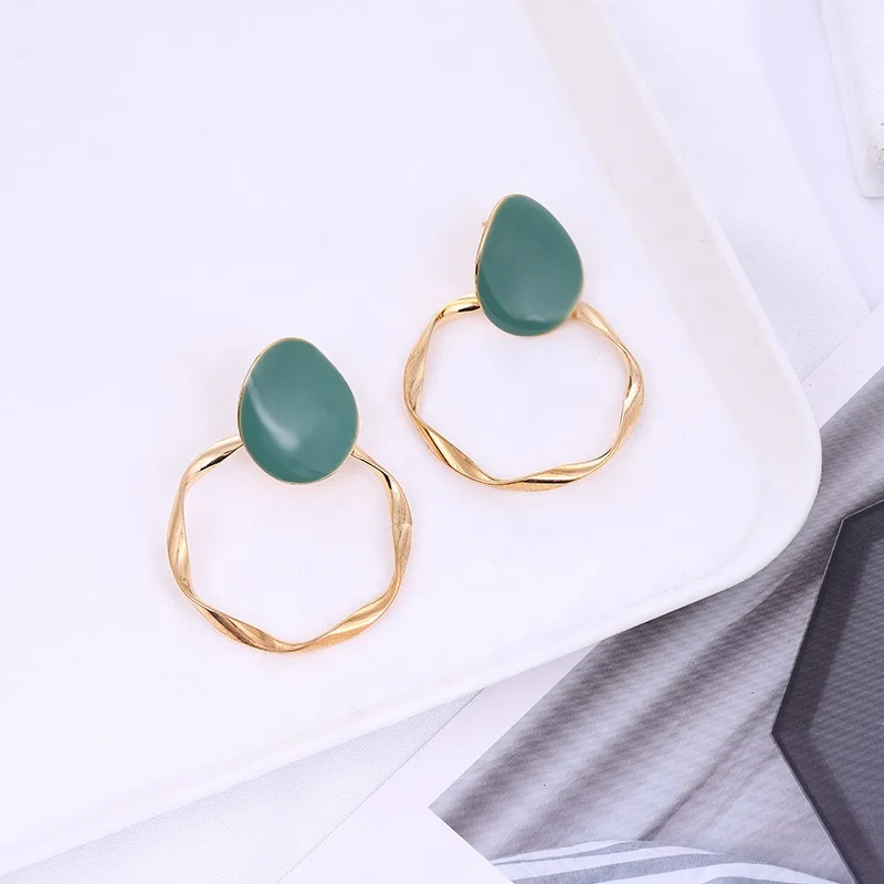 Popular Temperament Metal Round Real Gold Earrings Female Circle Classic Irregular Tassel Dangle Drop Hoop Earrings
Popular Temperament Metal Round Real Gold Earrings Female Circle Classic Irregular Tassel Dangle Drop Hoop Earrings