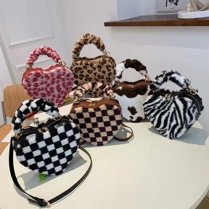 2021 Luxury Fall Winter Designer Fur Purse and Handbags Ladies Hand Bags Mini Crossbody Handbags for Women
2021 Luxury Fall Winter Designer Fur Purse and Handbags Ladies Hand Bags Mini Crossbody Handbags for Women