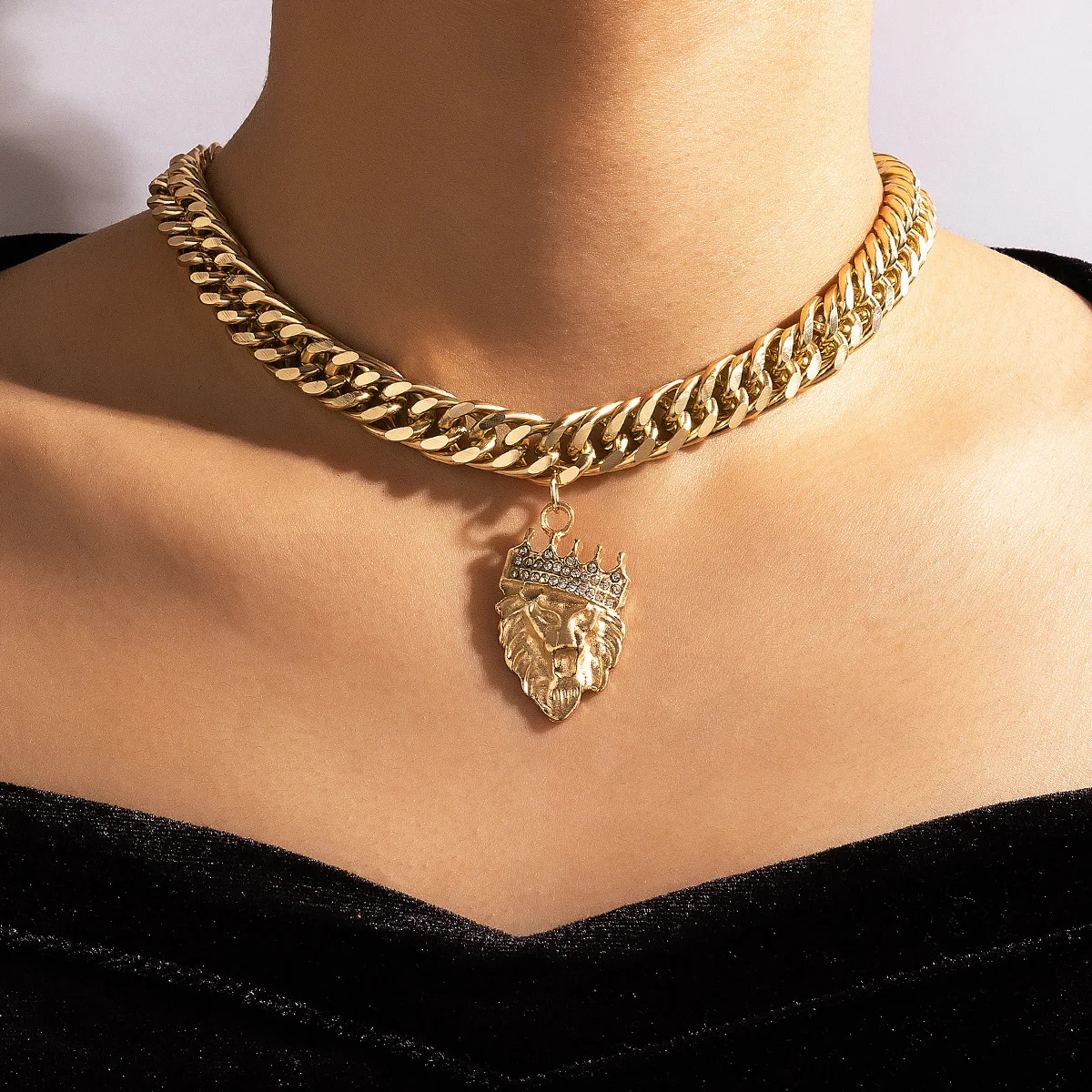 Fashion Personality Hip-Hop Diamond Lion Pendant Necklace Charm Gold Plated Cuban Necklace For Women Man Statement Necklace
Fashion Personality Hip-Hop Diamond Lion Pendant Necklace Charm Gold Plated Cuban Necklace For Women Man Statement Necklace