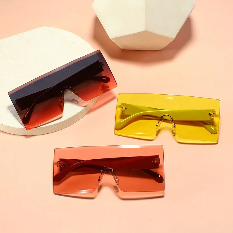 New stylish oversized plastic frame colorful one-piece lens outdoor sports fashion anti-UV400 eye protection sunglasses, As the picture shows
New stylish oversized plastic frame colorful one-piece lens outdoor sports fashion anti-UV400 eye protection sunglasses, As the picture shows