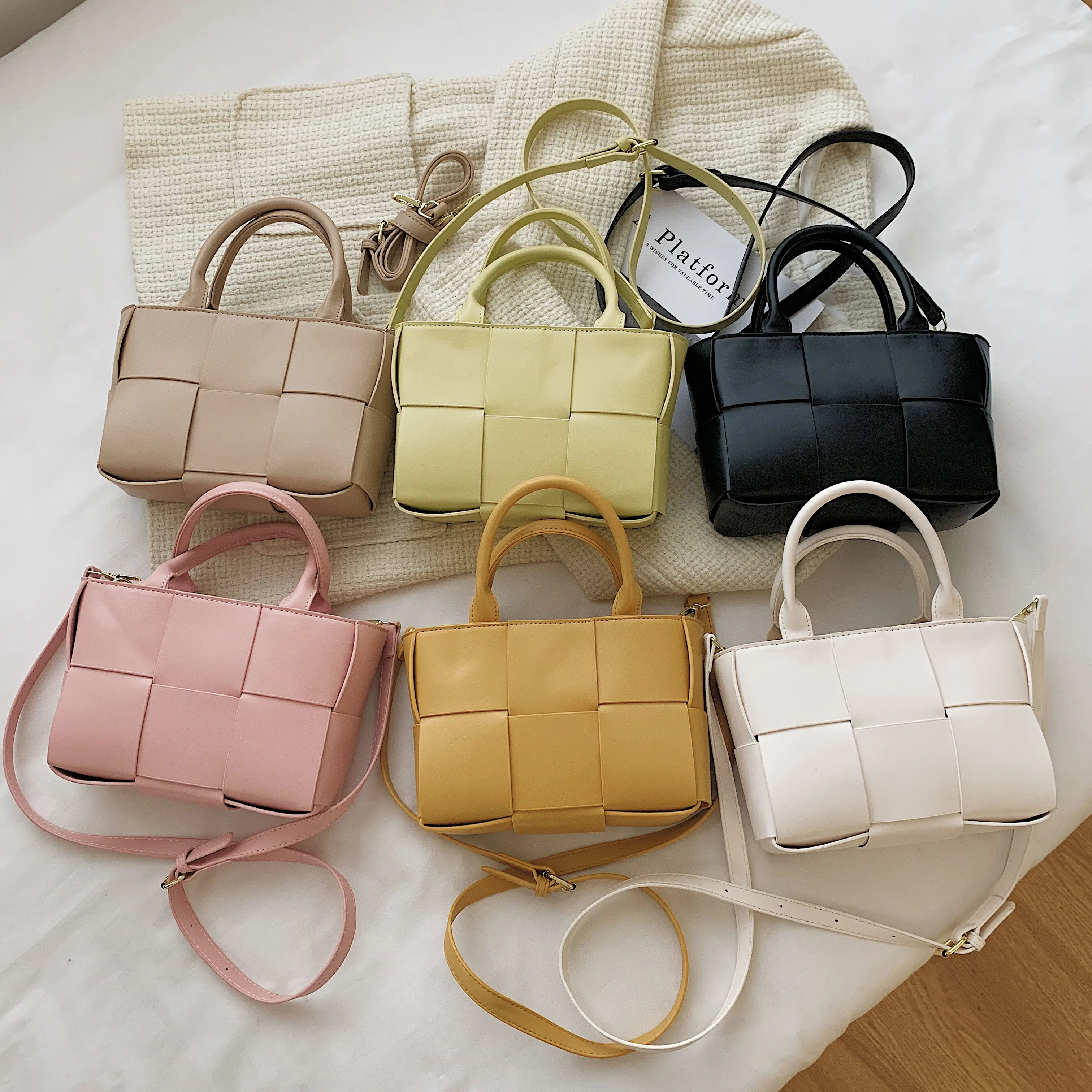 Luxury black and white hot selling designer woven purses weave purse and ladies handbags women chain tote purses 2021 for women
Luxury black and white hot selling designer woven purses weave purse and ladies handbags women chain tote purses 2021 for women