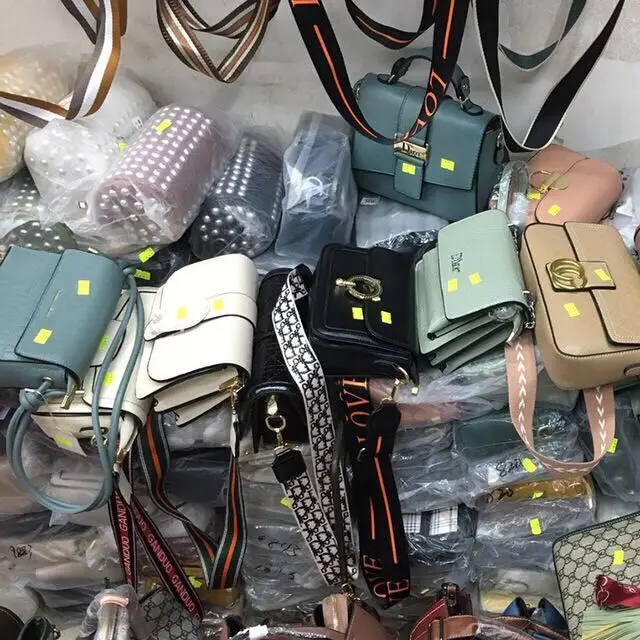 Mix style Korean version trend women's bags one shoulder single cross body bags stock, Mix color
Mix style Korean version trend women's bags one shoulder single cross body bags stock, Mix color
