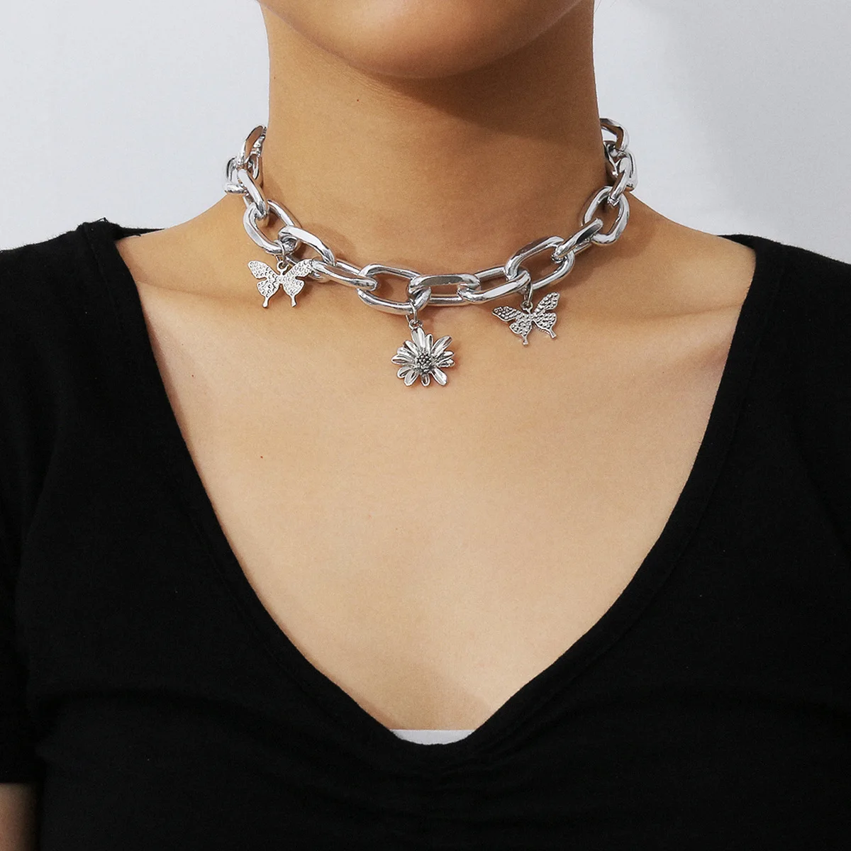2020 New Design Silver Plated Oval Thick Chain Flower Necklace Chunky Chain Butterfly Necklace For Women
2020 New Design Silver Plated Oval Thick Chain Flower Necklace Chunky Chain Butterfly Necklace For Women
