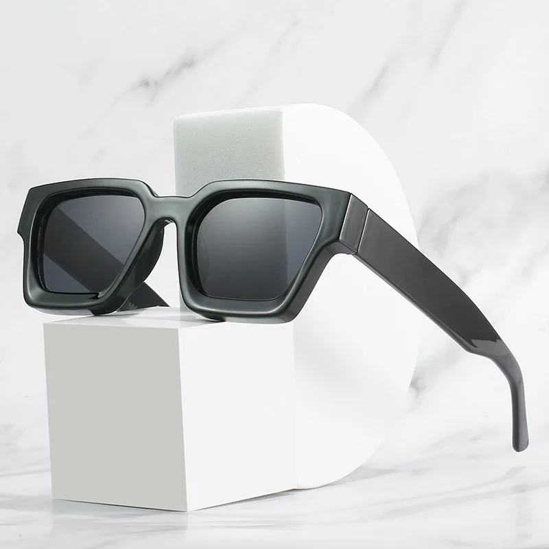 2024 New Designer UV400 Custom Logo Wholesale Trendy Personalized Excellent Texture Large Square Frame Candy Sunglasses
2024 New Designer UV400 Custom Logo Wholesale Trendy Personalized Excellent Texture Large Square Frame Candy Sunglasses