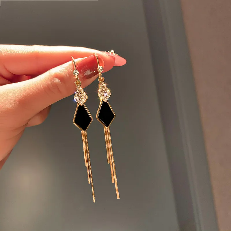 Elegant Diamond Long Tassel Earrings Geometric Rhombus Rhinestone Drop Earrings for Women
Elegant Diamond Long Tassel Earrings Geometric Rhombus Rhinestone Drop Earrings for Women